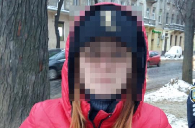 У Львові патрульні оперативно затримали крадійку телефону