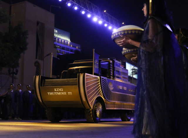 Колона транспортних засобів, що перевозять королівські мумії по одній із центральних вулиць у Каїрі, Єгипет, 3 квітня 2021 року.
Фото: AP