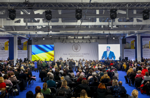 Петро Порошенко під час засідання Ради регіонального розвитку Житомирщини