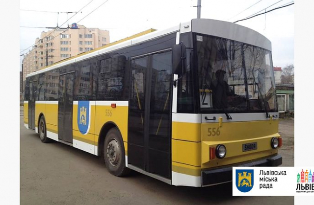 На модернізований тролейбус Škoda нанесено ліврею