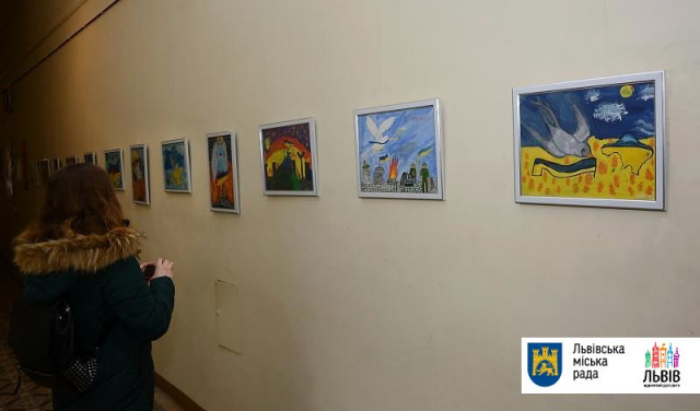 У Львові відкрили виставку дитячих малюнків, присвячених Небесній Сотні