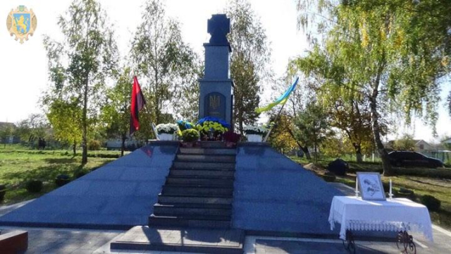 У Мостиському районі освятили меморіал Борцям за волю України