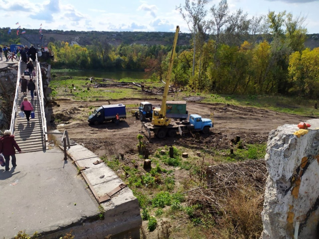 Українська сторона продовжує підготовку до відновлення мосту в Станиці Луганській