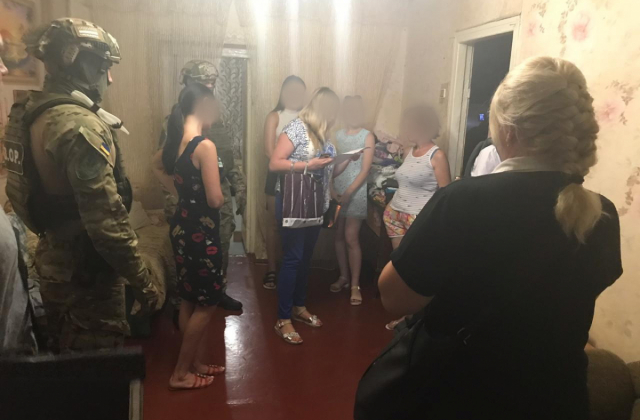 У Миколаєві викрили угруповання, яке організовувало надання сексуальних послуг. Фото: прес-служба ДПСУ