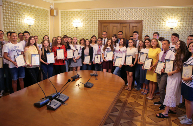 У Львові відзначили випускників, які отримали максимальний бал на ЗНО