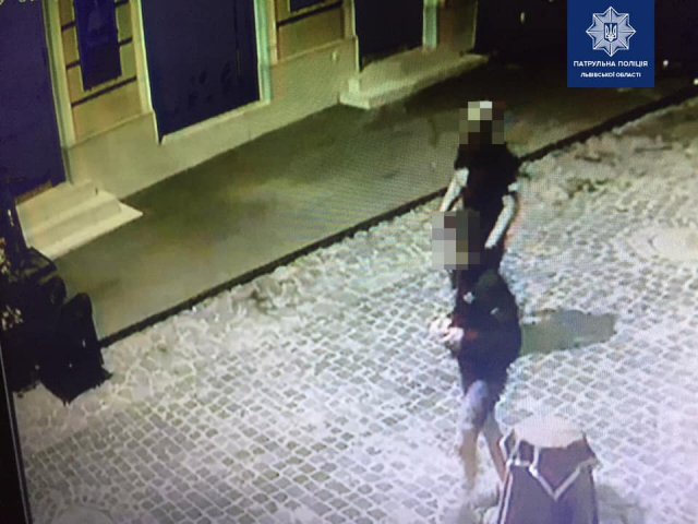 У центрі Львова напали та пограбували чоловіка