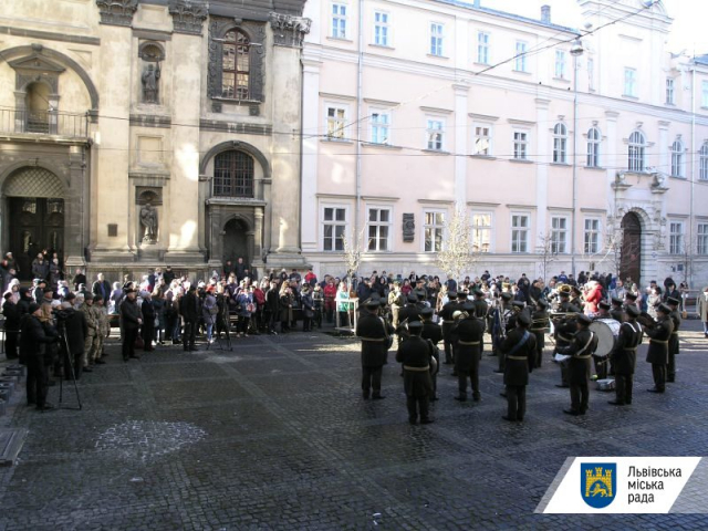У центрі Львова виступив оркестр академії сухопутних військ