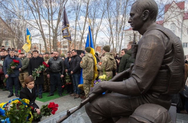 Марина Порошенко взяла участь у відкритті пам’ятника воїнам-учасникам операції об’єднаних сил у Переяслав-Хмельницькому