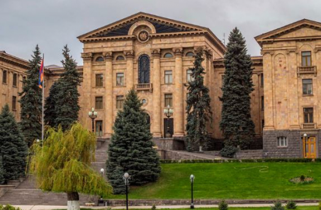 У Вірменії горіла будівля парламенту