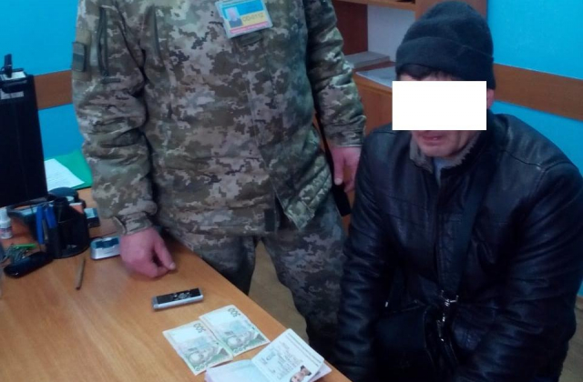 Чоловіку на три роки заборонили в’їзд до України за спробу підкупу прикордонника