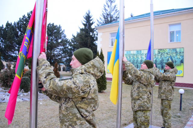 По всій ділянці кордону, з нагоди 100-річчя Дня Соборності України, піднято Державні Прапори