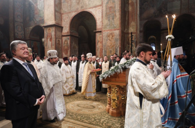 Петро Порошенко на Різдвяній літургії у Софії Київській