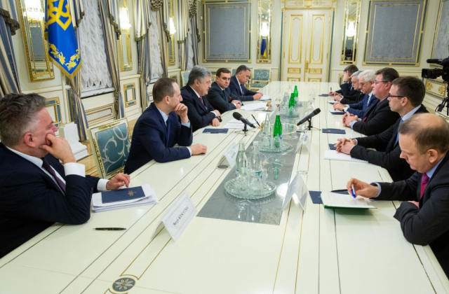 Петро Порошенко зустрівся з главами зовнішньополітичних відомств Естонії, Литви та Польщі