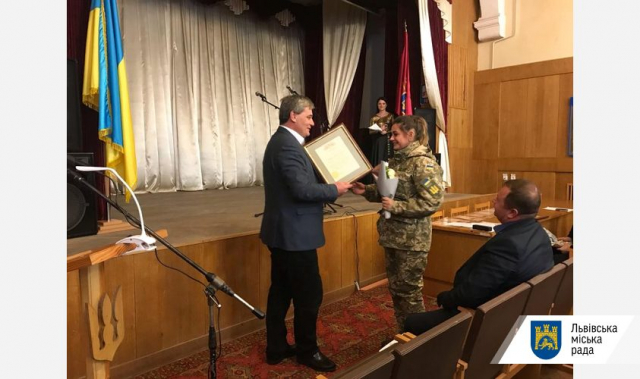 У Львові привітали працівників Військового госпіталю з Днем ЗСУ