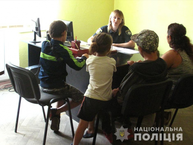 У Дрогобичі поліцейські протидіють втягненню неповнолітніх у злочинну діяльність
