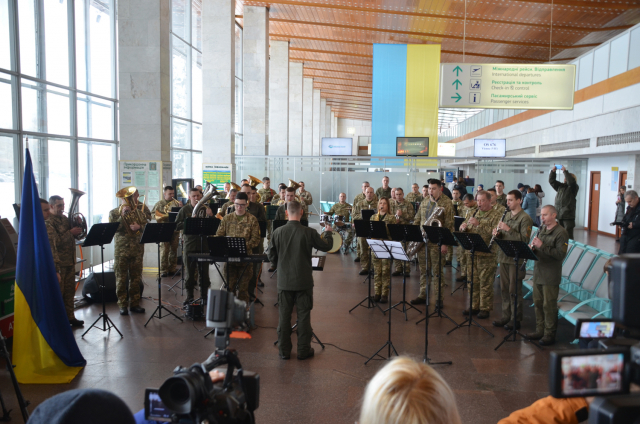 У Дніпрі та Запоріжжі пройшли концерти-реквієми присвячені роковинам героїчної оборони ДАПу