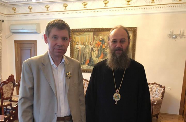 РПЦ в Україні нагородила Юрія Решетнікова орденом преподобного Іова Почаївського.
