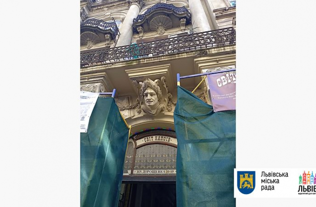 На вул. Дорошенка, 19 реставрують фасад пам’ятки архітектури