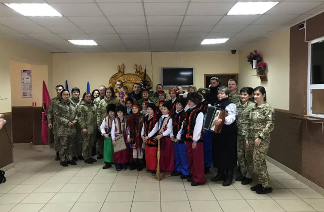 У відділ прикордонної служби "Рава- Руська" завітали щедрівники