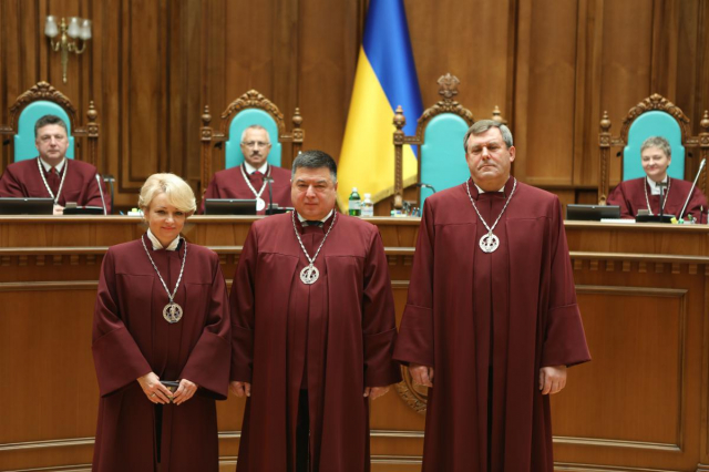 Двоє суддів Конституційного Суду України склали присягу