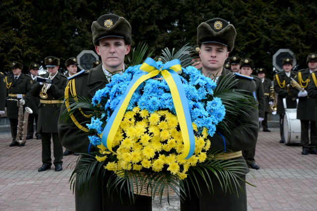 Студенти академії сухопутних військ долучились до святкування Дня Соборності у Львові