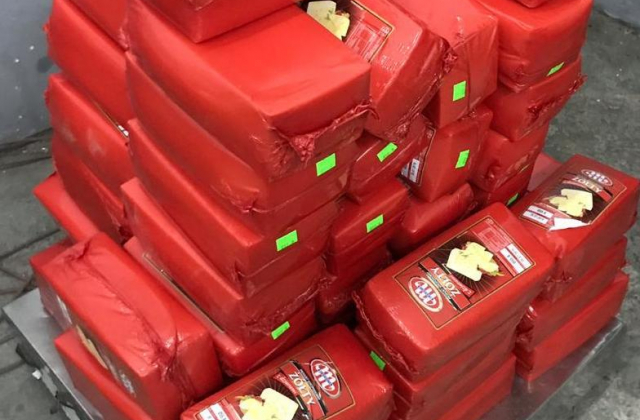 Львівські митники виявили понад 900 кг сиру, прихованого від митного контролю