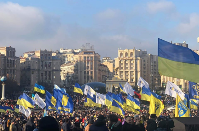 На Майдані Незалежності проходить Всеукраїнське віче ʺЧервоні лінії для Зеленськогоʺ