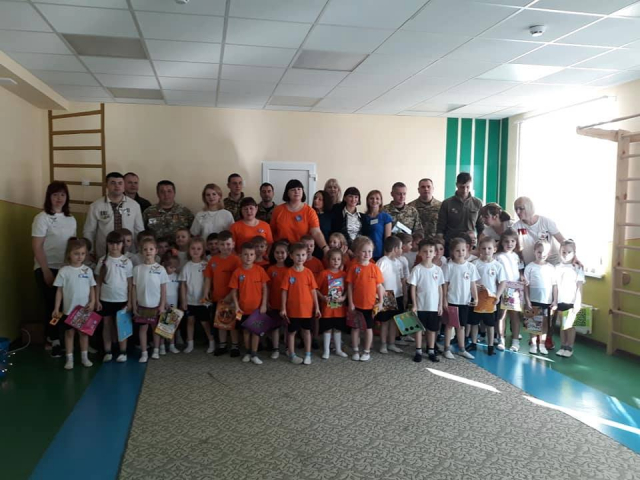 Військові зі Львова завітали до вихованців дитячого садочка
