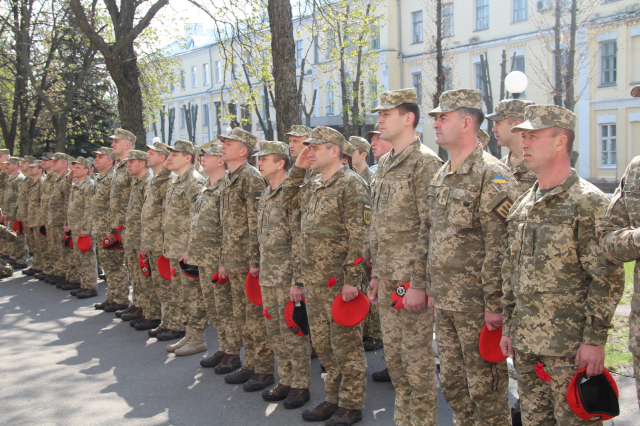 У Києві відбулося вручення беретів військовим правоохоронцям ЗС України