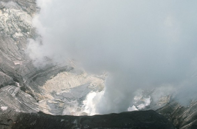 В Японії почалося виверження вулкана Асо