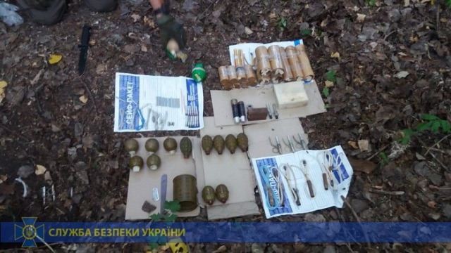 В Україні заблокували зберігання військової зброї, привезеної з ООС