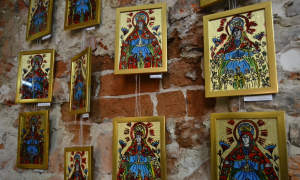 У Львівському музеї історії релігії продаватимуть дитячі ікони, щоб допомогти воїну АТО. Фото: http://velychlviv.com