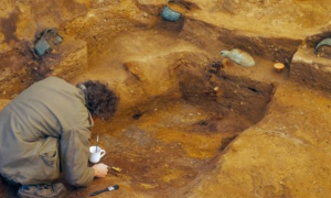 Поховання у 2003 році знайшли дорожні робітники, але дослідження артефактів завершили лише зараз