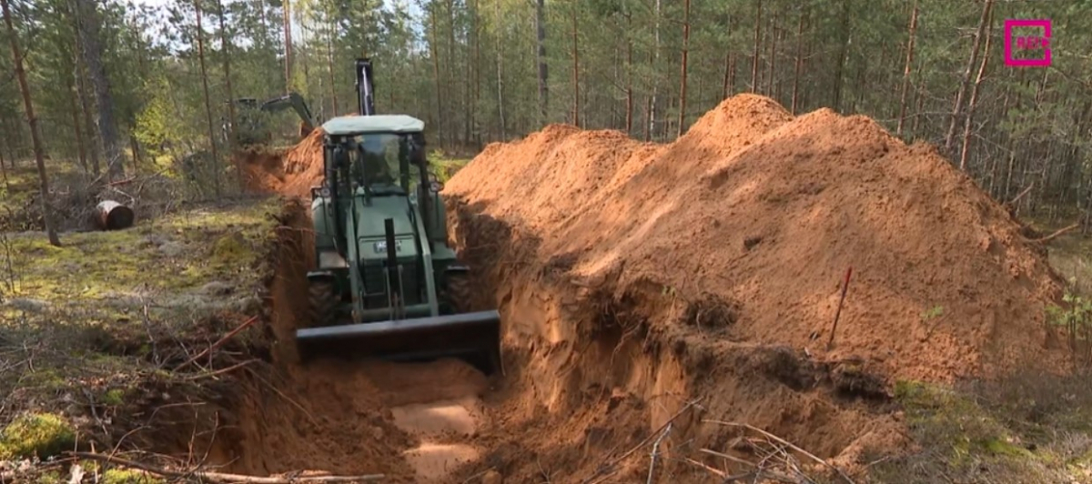 У Латвії армія почала рити протитанкові рови на кордоні із росією