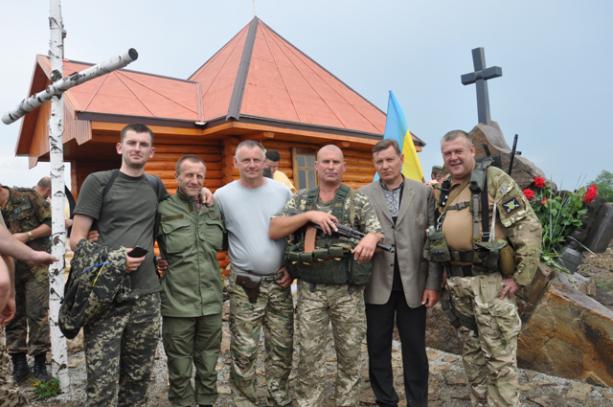 Львівські військові відкрили на Луганщині капличку