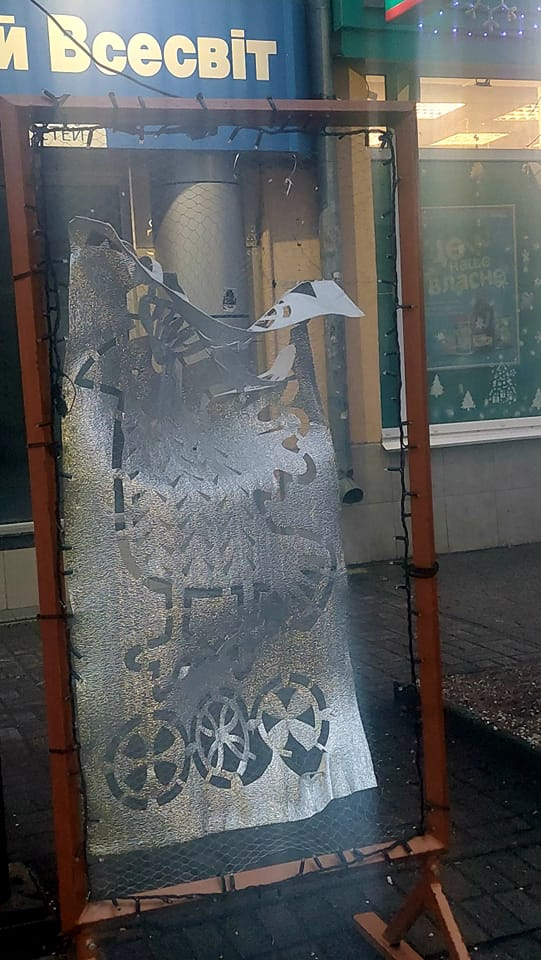Вандали понищили святкові інсталяції в центрі Луцька