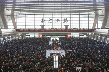 У Китаї через погодні умови 170 тис людей залишились на вокзалі