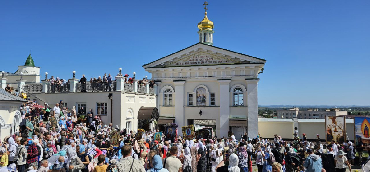 Заборона не допомогла: до Почаївської лаври прибули близько 30 тисяч паломників