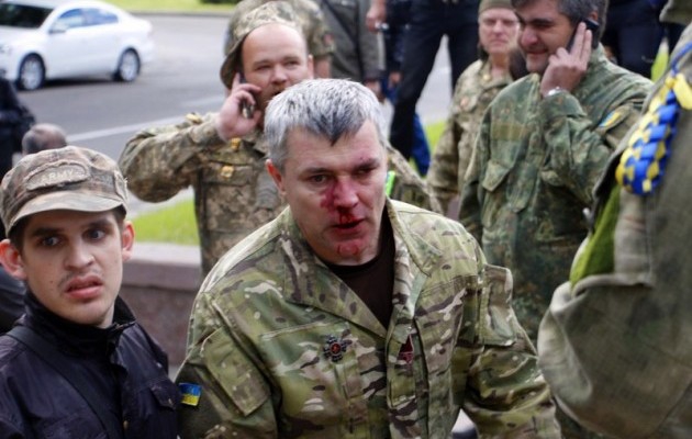 Постраждалі в Дніпрі ветерани-учасники АТО. Фото: informator.dp.ua.