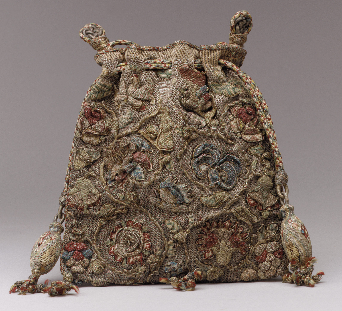 Сумочка (sweet bag) для того, щоб носити ароматні трави, які б приховували неприємний запах, остання чверть XVI ст., Музей Метрополітан, Нью-Йорк. Фото: Symbolon.