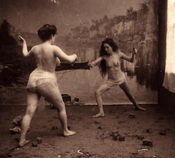 Жіночі дуелі були популярні у ХІХ столітті Фото: facebook.com/bizarrobello