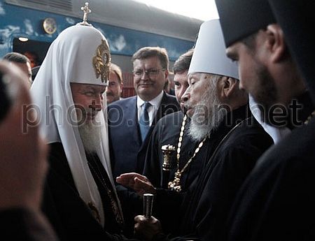 Патріарх Кирило прибув в Україну з хрестом Андрія Первозваного. Фото. Відео