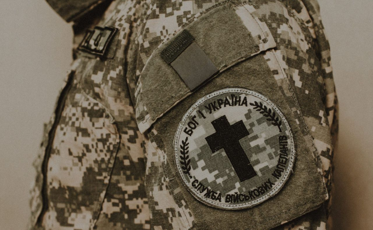 Найбільше військові потребують надії та віри: як працюють капелани у військово-медичному центрі Львова