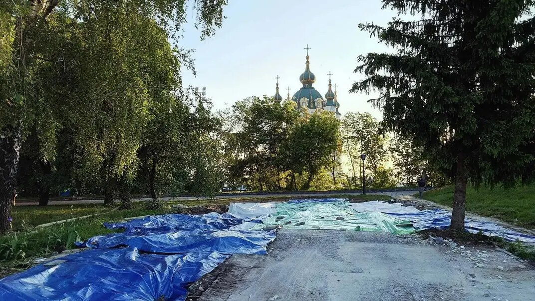 У Києві знесли незаконно зведений «храм-МАФ» УПЦ МП