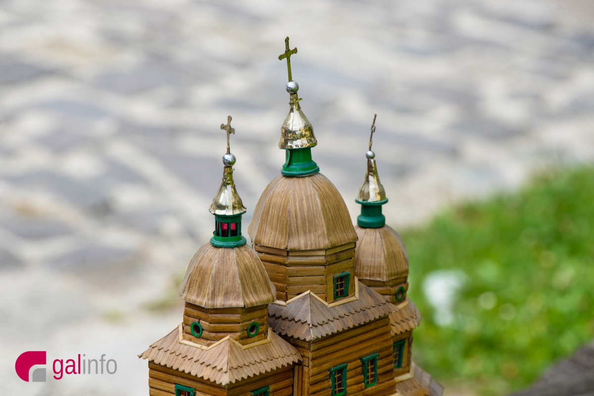 Церква святої Трійці, 1720 року, м. Жовква, Львівська область, Виготовлено у серпні 2013 року. Фото Олена Ляхович, Гал-інфо