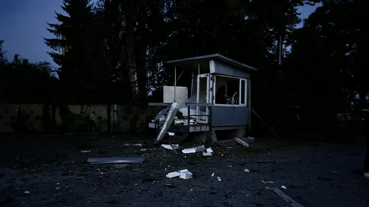Вночі рашисти атакували Малехів: пошкоджено будинок, поранено чоловіка