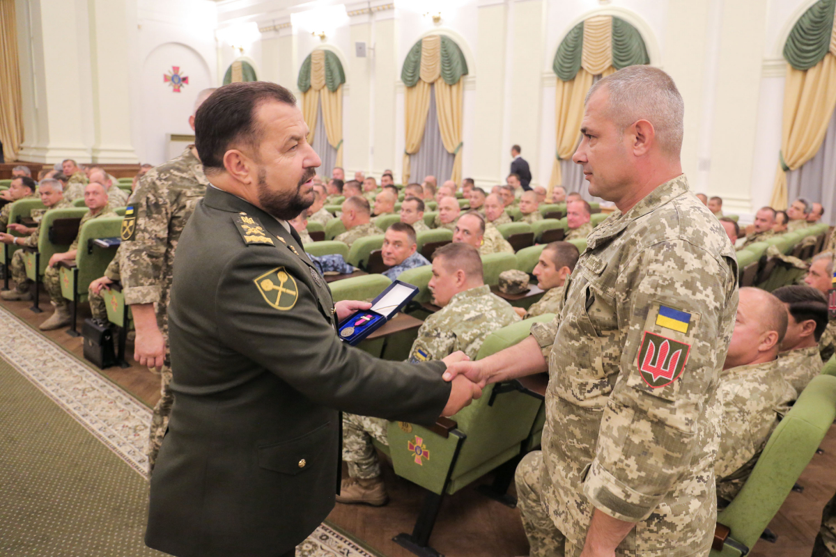 Військовослужбовців ЗСУ нагородили медалями 