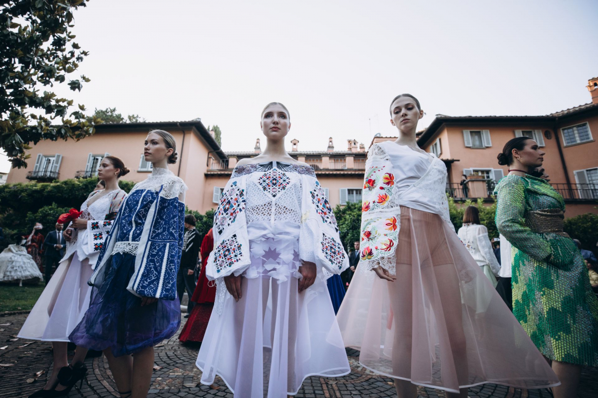 «Вишиванка Couture Третього тисячоліття» від Караванської вразила дипломатичну еліту з усього світу у Римі