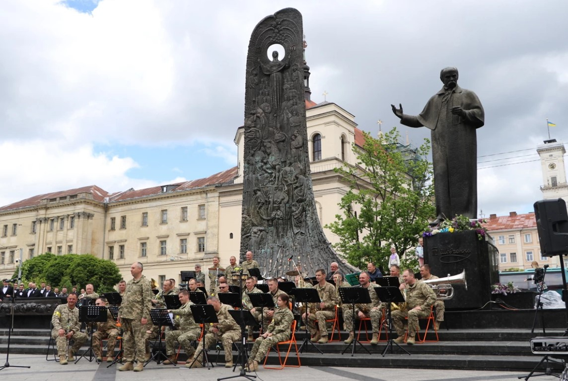 У Львові Павло Табаков та військовий оркестр дадуть концерт до Дня Героїв