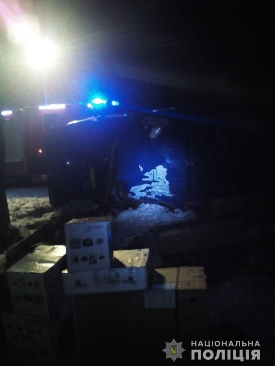 На Львівщині перекинувся мікроавтобус – водій загинув